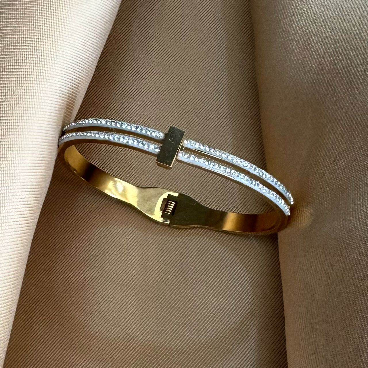 Non tarnish bracelet