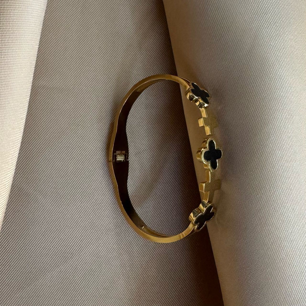 Non tarnish bracelet