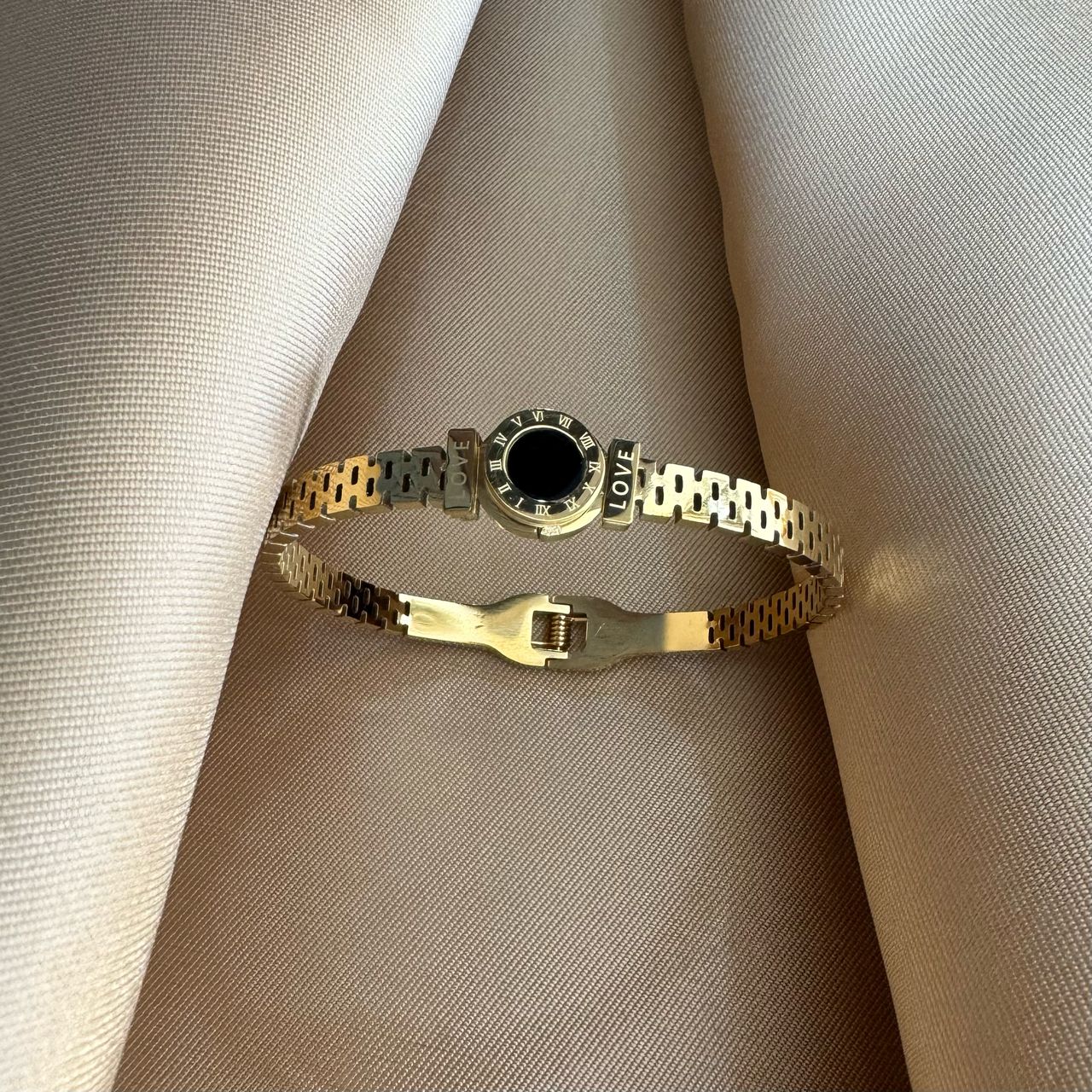 Non tarnish bracelet