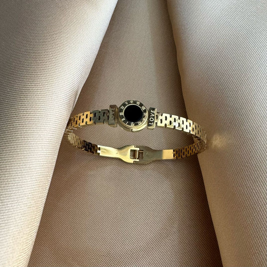 Non tarnish bracelet