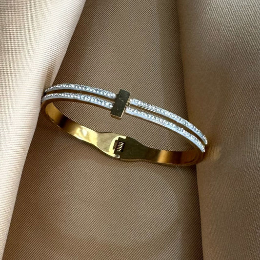 Non tarnish bracelet